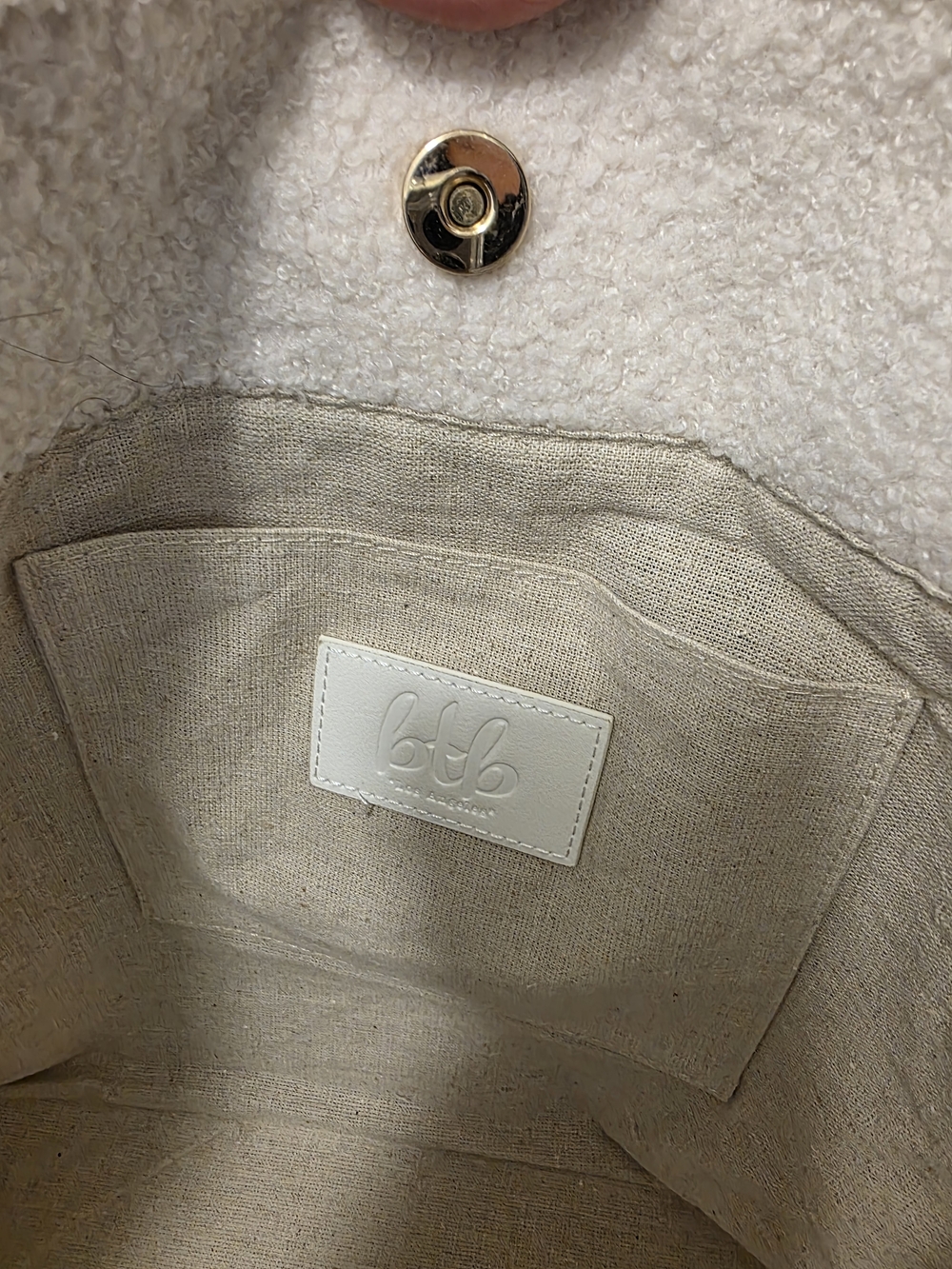 BTB Los Angeles Cream Heart-Pearl Large Tote Bag, Plush Sherpa Material - Picture 9 of 14